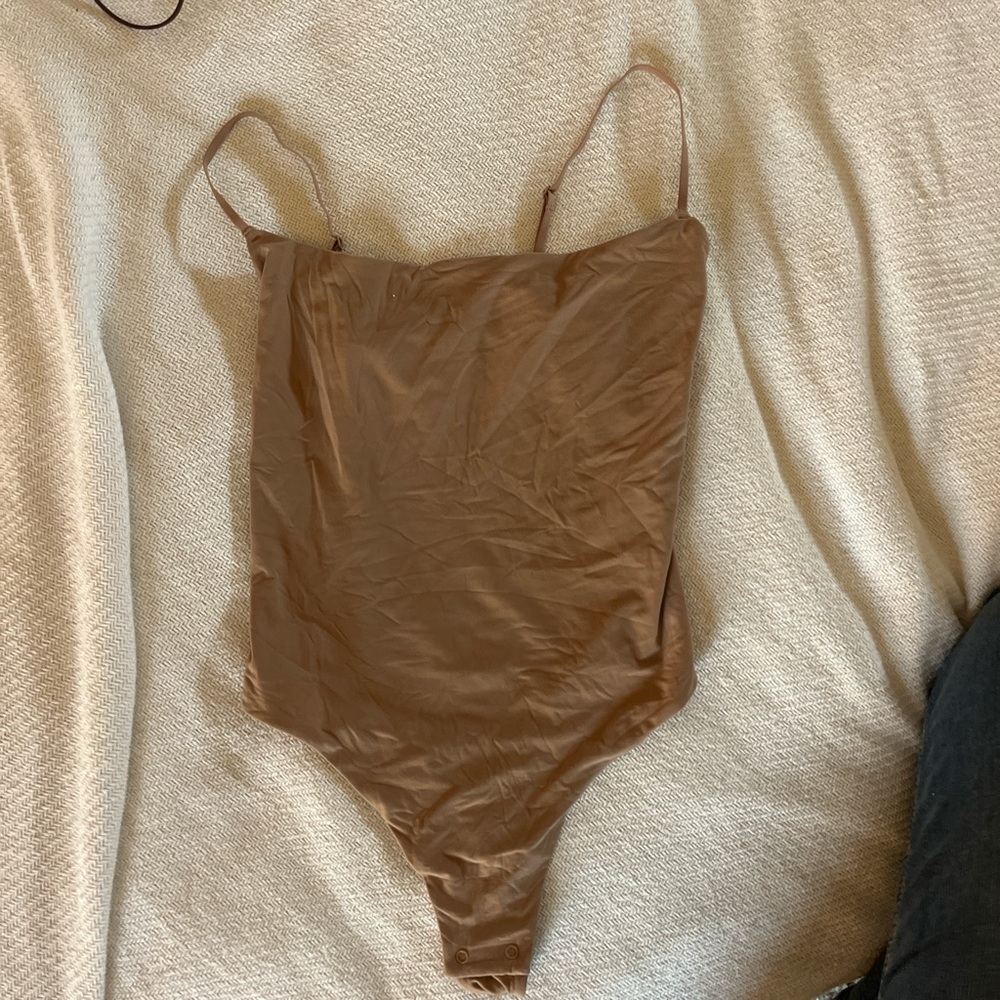 Skims tan fits everybody bodysuit size small, nwot